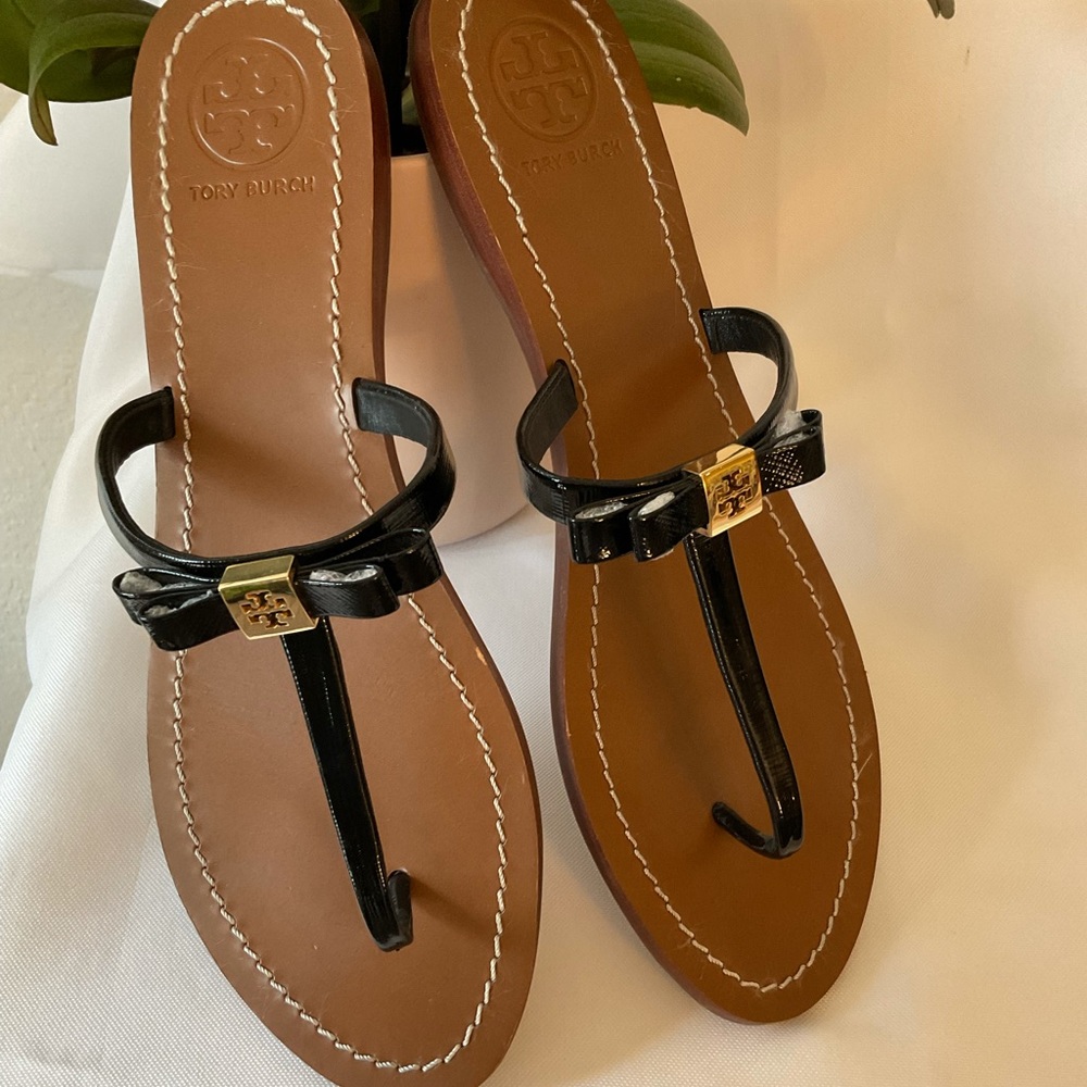Tory Burch Thong Sandals   Sz (10) See measurements for size.  Preloved .